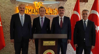 Çin'in Ankara Büyükelçisi Jiang, Batman Valiliğinde ağırlandı; çay seti hediye edildi
