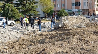Çorum'da eski okulun yıkımında kepçe operatörü kafatası ve kemik parçaları buldu