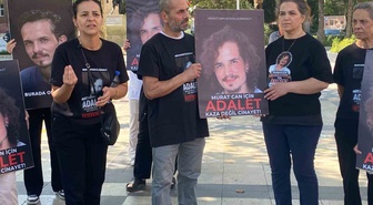 Denizli'de motokurye davasında sanık tutuksuz yargılanacak, aile kararı protesto etti