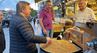 Erzincan Valisi Aydoğdu, çarşıda vatandaş ve esnafla buluşup talepleri dinledi