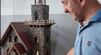 Erzincanlı emekli usta, Kemah, Çayırlı ve Tercan taşlarıyla minyatür ev yapıyor