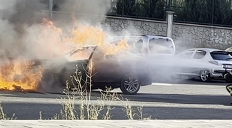 Erzurum Palandöken'de 06 U 3063 plakalı otomobil yangında kullanılmaz hale geldi