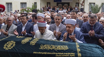 Eski İzmir Büyükşehir Belediye Başkanı Burhan Özfatura, 83 yaşında toprağa verildi