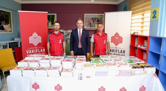 Hakkari'de vakıflardan okullara eğitim desteği