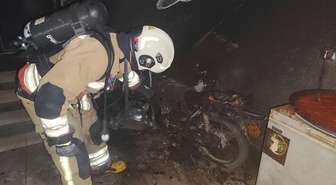 Hatay Arsuz'da motosiklet yangınında mahsur kalan 2'si çocuk 4 kişi kurtarıldı