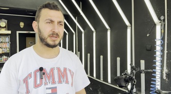 Hopa'da boğazına lokma kaçan çocuğu oto yıkamacı kurtardı! Heimlich manevrası saniye saniye kamerada