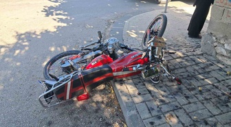 Karaman Beyazkent'te motosiklet ile hafif ticari araç çarpıştı, 1 kişi yaralandı