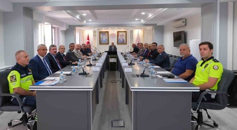 Karaman'da trafik güvenliği toplantısında Vali Çiçek sürücülere çağrı yaptı