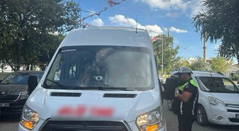Kars'ta trafik ekipleri okul servislerini güvenlik için tek tek denetliyor