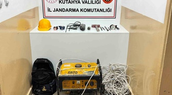 Kütahya'da izinsiz kazı yapan 2 şüpheli jandarma operasyonuyla gözaltına alındı