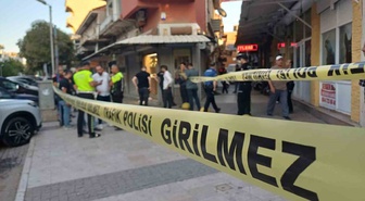 Salihli'de kuyumcuya silahlı baskın! Direnişle karşılaşınca ateş açtı, kaçarken esnaf yakaladı