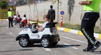 Minik sürücüler trafik kurallarını eğlenerek öğrendi