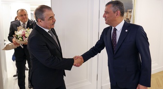 Özgür Özel, Birleşik Kamu-İş heyetiyle Yeni Parti Genel Merkezi'nde bir araya geldi