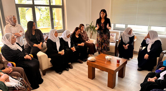 Pervin Buldan Van'da Barış Anneleriyle görüştü, sesi büyütmek sorumluluğumuzdur dedi
