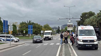 Samsun'da annesiyle yaya geçidinden geçen 6 yaşındaki çocuğa motosiklet çarptı! Kasksız sürücü olay yerinden kaçtı