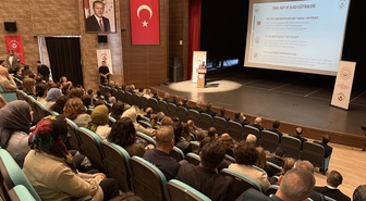 Tekirdağ'da dijital bağımlılık konferansında Özdemir yasağın çözüm olmadığını söyledi