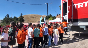 TRT Sinema Tırı Bitlis'te 5 bin 500 öğrenciyi animasyonla buluşturdu
