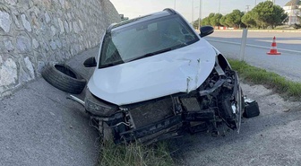 Üniversite kaydına giden ailenin otomobili Samsun'da kanala girdi, 5 kişi yaralandı