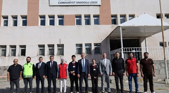 Vali Bozkurt Ağrı'da okulları ziyaret edip güvenlik ve temizlik çalışmalarını inceledi