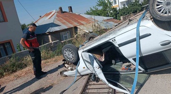 Van Erciş'te istinat duvarından düşen otomobilin sürücüsü yaralandı