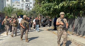 Adana Yüreğir'de firari hükümlü, el bombası ve tabancayla direndi, yakalandı