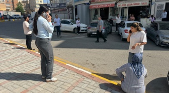 AFAD, saat 10.40'da merkez üssü Şanlıurfa'nın Karaköprü ilçesi olan 5,4 büyüklüğünde deprem meydana geldiğini bildirdi
