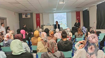 Altıntaş'ta Mustafa Kemal Ortaokulu 8. sınıf velileriyle toplantı düzenledi