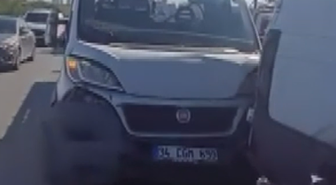 Avcılar'da TEM Otoyolu'nda 3 araç zincirleme kazaya karıştı, anlar çekici kamerasında