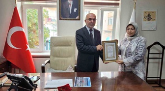 Ayşegül Kurt, emekli ikramiyesinin tamamını müftülük binası için TDV'ye bağışladı