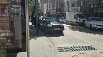 Bilecik Tevfikbey Caddesi'nde minibüs sürücülerine ayrılan yere park tepki çekti