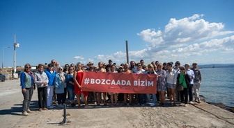 Bozcaada Bizim Hareketi gönüllüleri denize girip rıhtım projesine ÇED yanıtı istedi