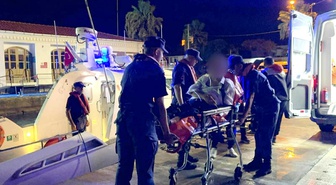 Bozcaada'daki hasta beyin kanaması riskiyle TCSG-16 Sahil Güvenlik botuyla tahliye edildi