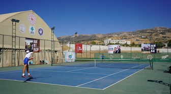 Cudi Cup tenis turnuvasında çeyrek finaller tamamlandı, yarı finaller yarın oynanacak