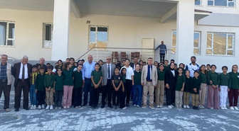 Hakkari Bağışlı'daki okulda 60 öğrenciye spor malzemesi verildi