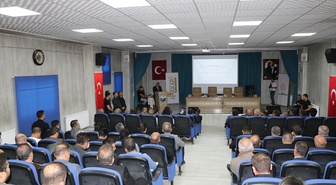 Hakkari'de okul güvenliği toplantısında riskli okullara dedektör planı anlatıldı