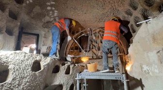Kapadokya'da deformasyon riski taşıyan 5 peri bacasında koruma çalışması yapıldı