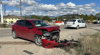 Kastamonu-Daday yolunda Subaşı köyü mevkiinde iki otomobil çarpıştı, 3 kişi yaralandı
