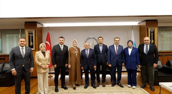 Kayseri'de AK Parti heyeti, Başkan Büyükkılıç ile kentin ihtiyaçlarını görüştü