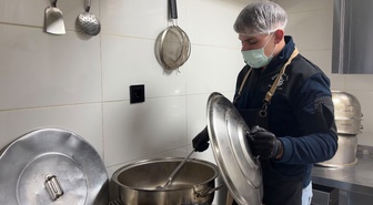 Kırklareli'nde 17 yaşındaki aşçı, yaşıtlarına meslek öğrenmelerini önerdi