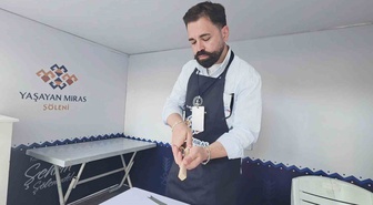 Kütahya'da ahşap kaşık sanatçısı Kandemir sanatını güncel formlarla yaşatıyor