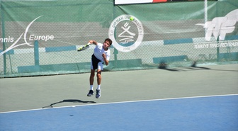 Şırnak'ta 61 sporcunun katıldığı Cudi Cup Tenis Turnuvası'nda çeyrek finaller oynandı