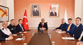 Tekirdağ'da üniversite öğrencilerinin ulaşımı için Vali Soytürk toplantı yaptı