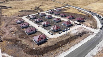 Tunceli Pertek Beydamı'da 18 kırsal konutun anahtarı hak sahiplerine teslim edildi