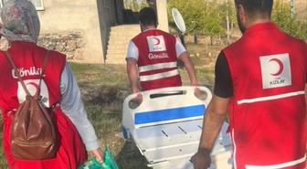 Van Muradiye'de Havin Acar'a elektrikli medikal yatak bağışçı desteğiyle ulaştırıldı