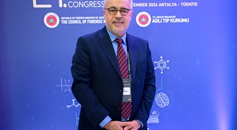 YÖK Üyesi İlkılıç, Adli Tıp Günleri'nde taşıyıcı anneliğin etik sorunlarını anlattı