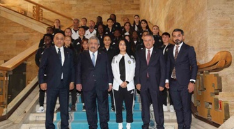 Yüksekova Spor Kulübü, TBMM’de MHP Genel Başkan Yardımcısı Feti Yıldız’ı ziyaret etti