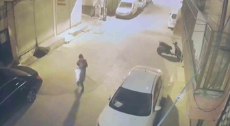 Adana Seyhan'da iki araca saldıran 2 şüpheli 45 saatlik kamera görüntüsüyle yakalandı