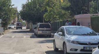 Adıyaman'daki Karacaoğlan Ortaokulu'nda merdivenlerden düşen öğrenci yaralandı
