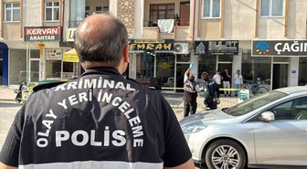 Aksaray'da 5. kattaki balkondan düşen 49 yaşındaki kişi ağır yaralandı