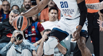 Anadolu Efes, EuroLeague'in ilk haftasında Barcelona'ya deplasmanda 89-82 yenildi
